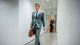 Staatsanwalt Sturla Henriksb&oslash; wollte heute eigentlich sein Pl&auml;doyer fortsetzen und bekanntgeben, welches Strafma&szlig; er f&uuml;r den Sohn der norwegischen Kronprinzessin fordert.