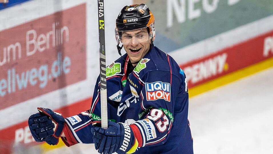 Angreifer Leonhard Pföderl steuerte zwei Tore zum Sieg der Eisbären Berlin bei. (Archivbild) Angreifer Leonhard Pföderl steuerte zwei Tore zum Sieg der Eisbären Berlin bei. (Archivbild)