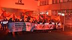 Bei einer 0-Uhr-Aktion demonstrieren Rodenstockmitarbeiter in der Nacht von Montag auf Dienstag für den Erhalt der 240 Arbeitsplätze, die seit Anfang September auf dem Spiel stehen.