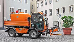 Die Hauptaufgabe des Amts für Stadtgrün ist aktuell, alle Pflanzen zu gießen. Die Hauptaufgabe des Amts für Stadtgrün ist aktuell, alle Pflanzen zu gießen.