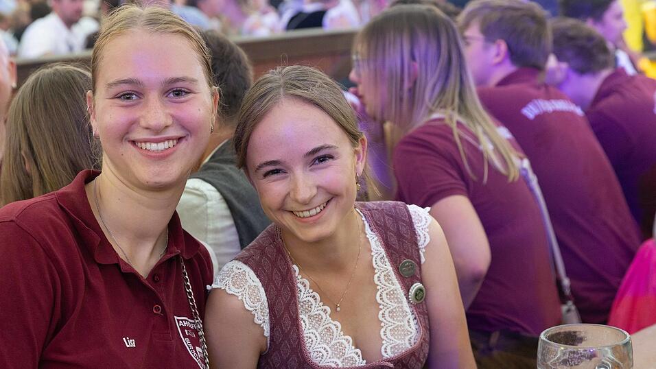 Die Partybilder vom Montag, 10. August, aus dem Festzelt Wenisch. Die Partybilder vom Montag, 10. August, aus dem Festzelt Wenisch.