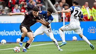 Kampf um den Ball: Leverkusen war gegen den HSV gefordert. Kampf um den Ball: Leverkusen war gegen den HSV gefordert.
