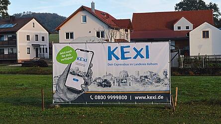 Werbung auf der grünen Wiese, hier in Aiglsbach: Drei Wochen läuft der Land Kexi. Jetzt müssen Erfahrungswerte gesammelt werden.