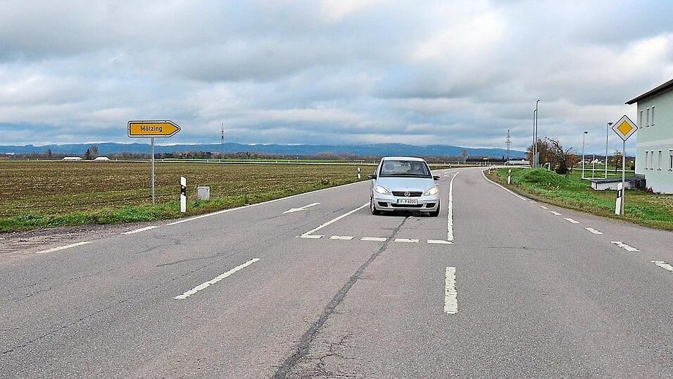 Bis September 2024 werden die Arbeiten an der R 8 insgesamt dauern. Zuerst ist der Abschnitt von Sünching bis Haimbuch geplant.