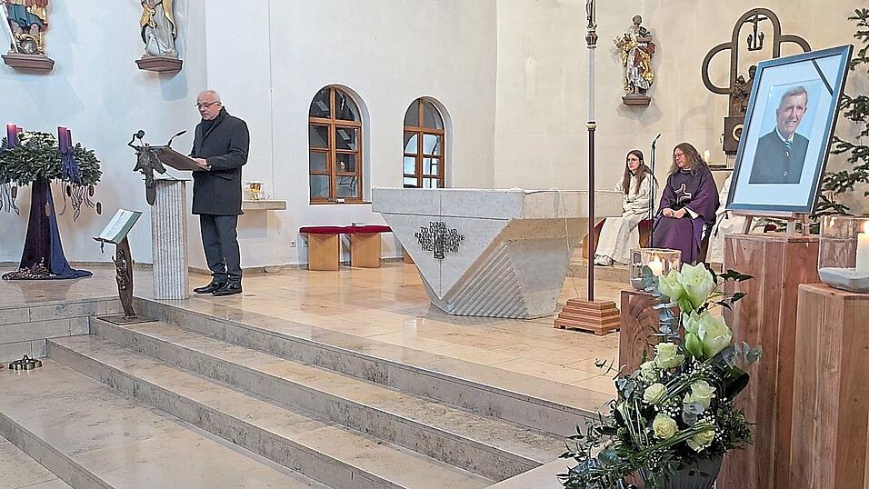 Waffenbrunn und der Landkreis Cham nehmen mit einem Trauergottesdienst in der Pfarrkirche am Samstag Abschied von Georg Hiegl, einem „Kämpfer für die Heimat“ und „Anwalt der Bauern“. Waffenbrunn und der Landkreis Cham nehmen mit einem Trauergottesdienst in der Pfarrkirche am Samstag Abschied von Georg Hiegl, einem „Kämpfer für die Heimat“ und „Anwalt der Bauern“.