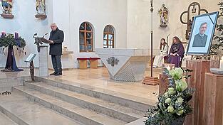 Waffenbrunn und der Landkreis Cham nehmen mit einem Trauergottesdienst in der Pfarrkirche am Samstag Abschied von Georg Hiegl, einem &bdquo;K&auml;mpfer f&uuml;r die Heimat&ldquo; und &bdquo;Anwalt der Bauern&ldquo;.