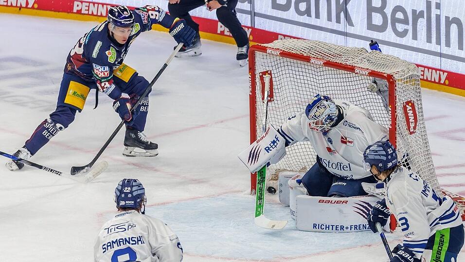 Titelverteidiger Eisbären Berlin siegt zum Viertelfinal-Auftakt gegen Straubing.