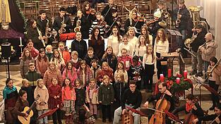 Die st&auml;dtische Musikschule Vilsbiburg entz&uuml;ndete die Lichter der Weihnacht.