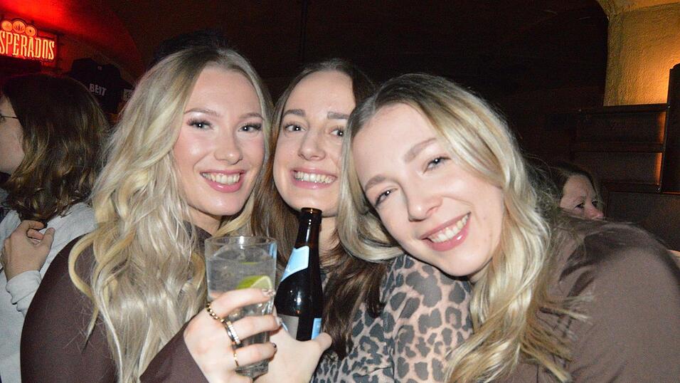 Am Samstagabend wurde hier ausgelassen gefeiert. Am Samstagabend wurde hier ausgelassen gefeiert.