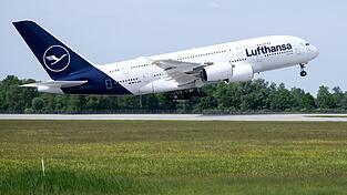 Lufthansa betreibt ihre A380-Flotte in München. (Symbolfoto) Lufthansa betreibt ihre A380-Flotte in München. (Symbolfoto)