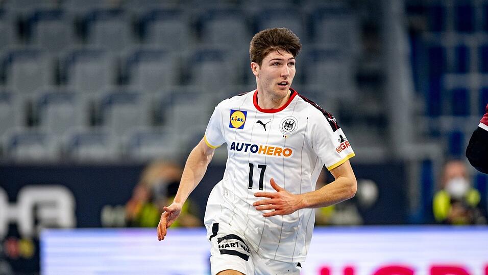 Lukas Zerbe (TBV Lemgo): 'Er ist Mister 100 Prozent. Im Training schwei&szlig;t er nahezu jeden Ball ein. Er ist momentan der Au&szlig;en bei uns, mit dem die Torh&uuml;ter am wenigsten Spa&szlig; haben. Lukas befindet sich im absoluten Flow, auch in Lemgo. Er spielt zudem eine super Abwehr und kann bei der EM einen riesigen Step machen. Am Essenstisch sitzt er zwar neben Andi Wolff und kommt nicht allzu oft zu Wort, aber im Turnierverlauf wird sich das sicherlich &auml;ndern.'
