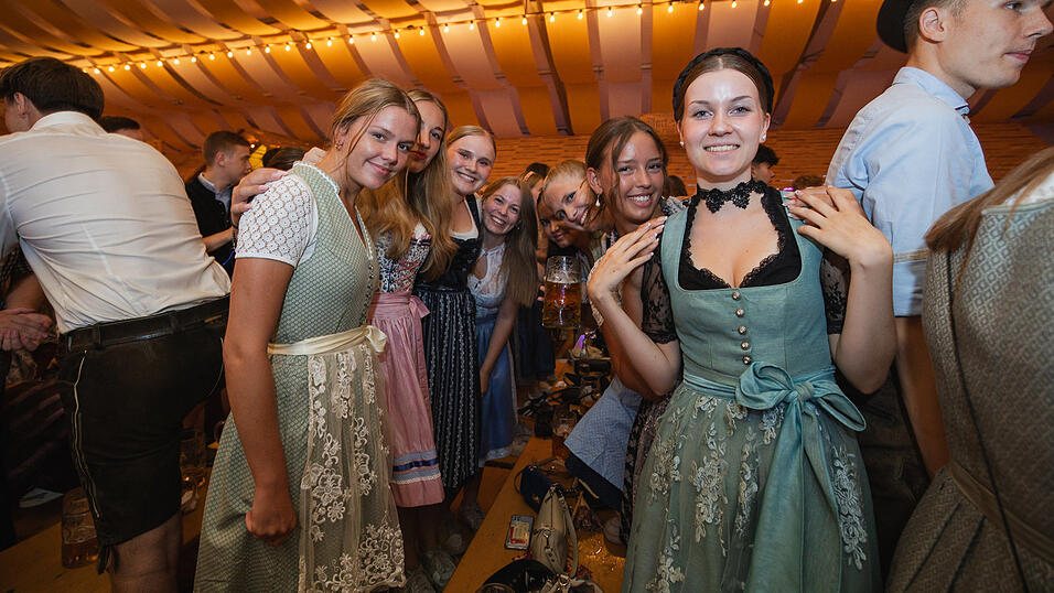 Die Partybilder vom Sonntag, 18. August, aus dem Festzelt Nothaft. Die Partybilder vom Sonntag, 18. August, aus dem Festzelt Nothaft.