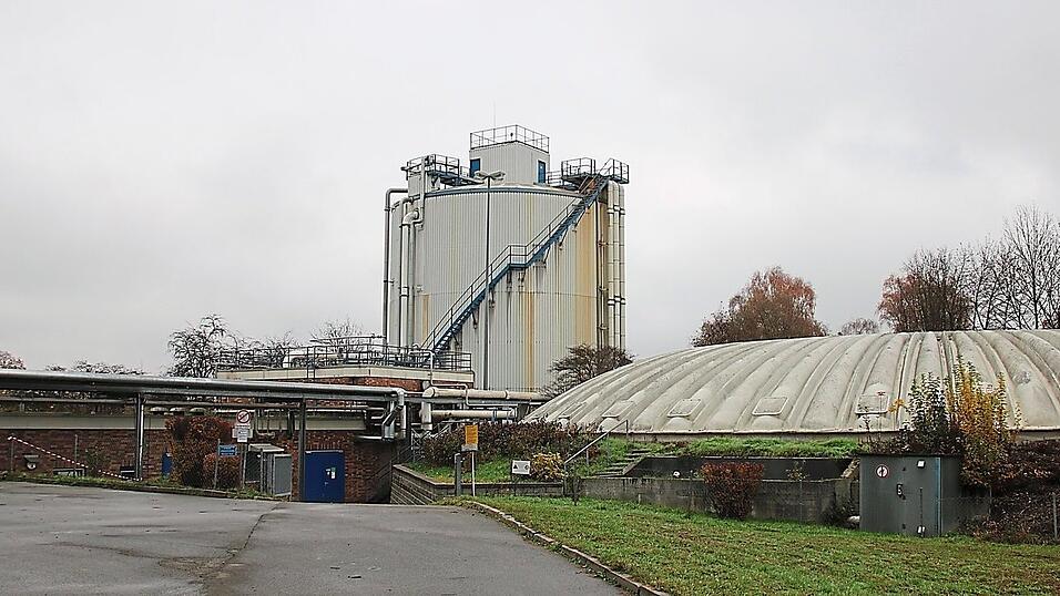 Die alte bestehende anaerobe Abwasseranlage. Jetzt wird eine komplett neue Anlage, inklusive Reaktor, hinzugebaut.