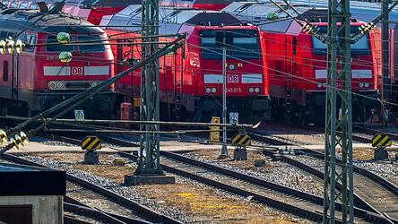 Die Sanierung der Bahnstrecke M&uuml;nchen&ndash;Rosenheim soll in mehreren Etappen stattfinden. (Symbolbild)