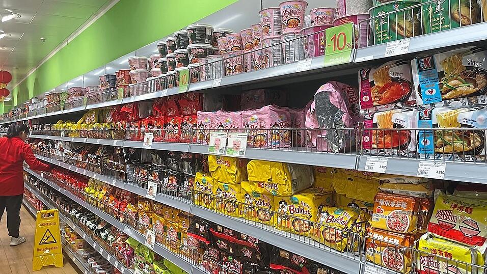 &Uuml;ber 130 Nudelsorten gibt es in der Regensburger Filiale.