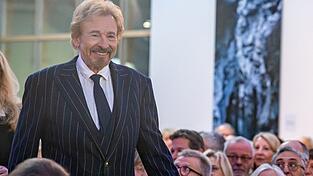 Moderator Thomas Gottschalk will sich nach einem Abschied aus dem TV-Geschäft für mindestens ein Jahr aus der Öffentlichkeit zurückziehen und reisen. (Archivbild)