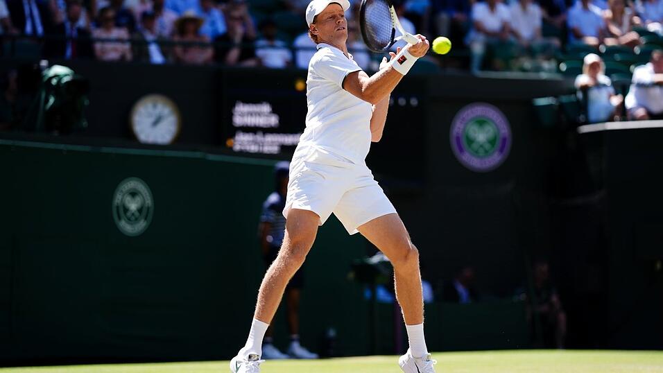 Jannik Sinner zeigte gegen Jan-Lennard Struff nicht immer seine Topform, geriet aber nicht in Gefahr. Jannik Sinner zeigte gegen Jan-Lennard Struff nicht immer seine Topform, geriet aber nicht in Gefahr.