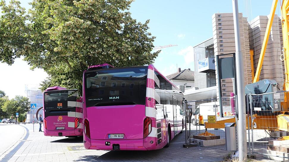 Aktuell ersetzen die oft unzuverlässigen Busse den Zugverkehr zwischen Landshut und Plattling. Aktuell ersetzen die oft unzuverlässigen Busse den Zugverkehr zwischen Landshut und Plattling.