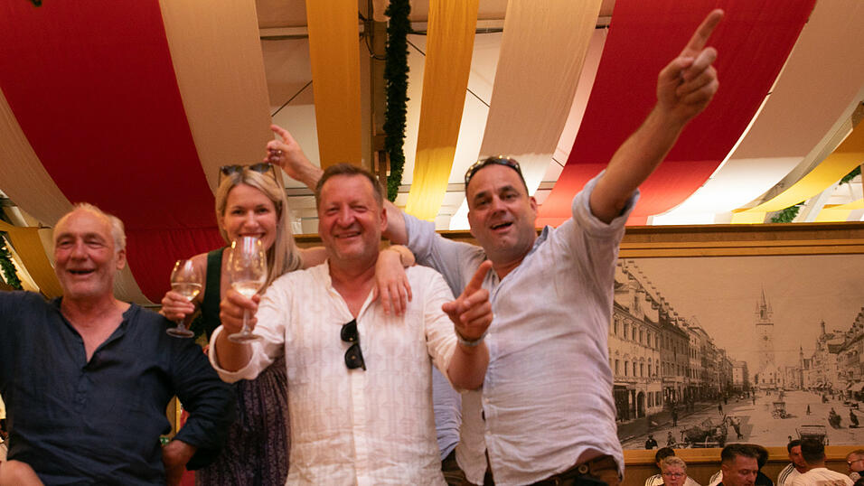 Die Partybilder vom Freitag, 15. August, aus dem Festzelt Krönner. Die Partybilder vom Freitag, 15. August, aus dem Festzelt Krönner.