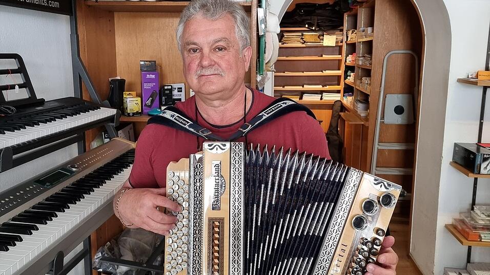Willibald Preu&szlig; im Musikhaus, das er 1989 &uuml;bernommen hat.