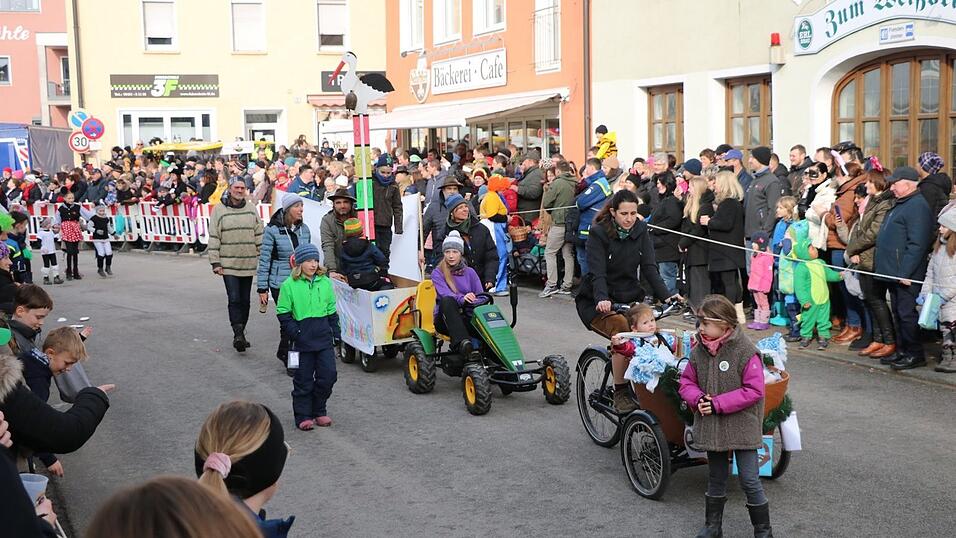 Beim Bogener Faschingsumzug war einiges geboten.