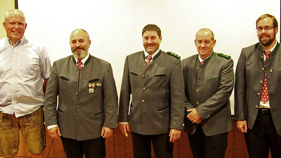 Die Vorstandschaft der Almenrauschsch&uuml;tzen: (v.l.) Ansgar Bodenberger, Konrad Blasi, Nikolaus Fellermeier, Alexander Schr&ouml;ter und Ludwig Held.