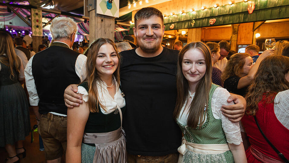 Die Partybilder vom Sonntag, 18. August, aus dem Festzelt Weckmann. Die Partybilder vom Sonntag, 18. August, aus dem Festzelt Weckmann.