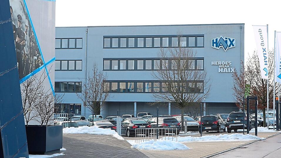 Bereits jetzt vertreibt der Spezialschuhhersteller in seiner HAIX World auch Bekleidung. Foto: Hans Kistler