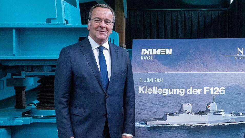 Das Haus von Verteidigungsminister Boris Pistorius (SPD) hatte einen Generalunternehmerwechsel geprüft, sich nun aber dagegen entschieden. (Archivbild) Das Haus von Verteidigungsminister Boris Pistorius (SPD) hatte einen Generalunternehmerwechsel geprüft, sich nun aber dagegen entschieden. (Archivbild)