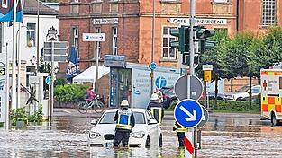 Während einige Regionen mit Überschwemmungen kämpfen, leiden andere unter Wasserknappheit.