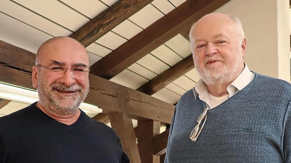 Es ist die Geschichte seines Lebens, die Manfred Sturz in 'Eine Zeitreise. 60 Jahre und so weiter' niedergeschrieben hat. Ein Gemeinschaftsprojekt mit seinem Freund, dem Verleger Willi Dietl. Es ist die Geschichte seines Lebens, die Manfred Sturz in 'Eine Zeitreise. 60 Jahre und so weiter' niedergeschrieben hat. Ein Gemeinschaftsprojekt mit seinem Freund, dem Verleger Willi Dietl.