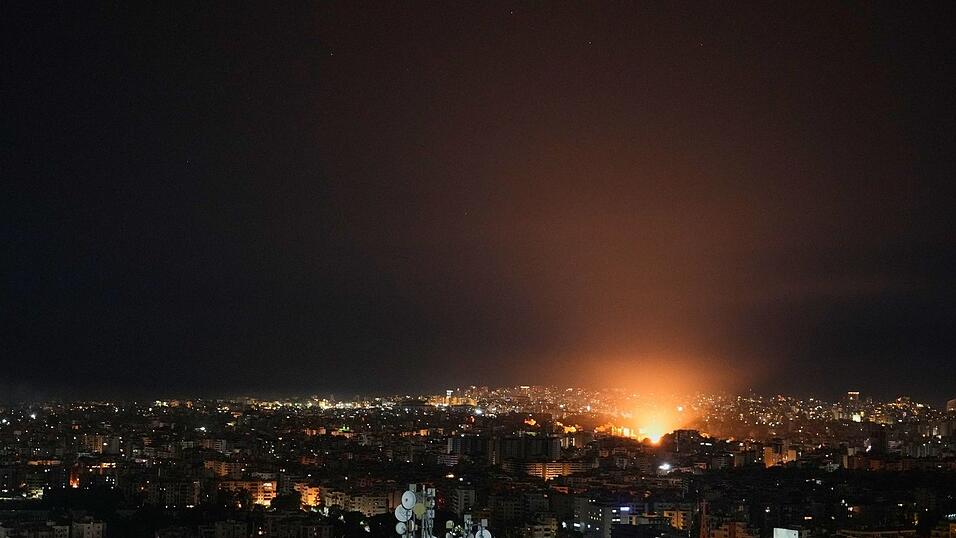 Israels Armee greift weiter im Libanon an.