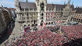 So sah es bei der Bayern-Party 2025 auf dem Marienplatz aus. (Archivbild)