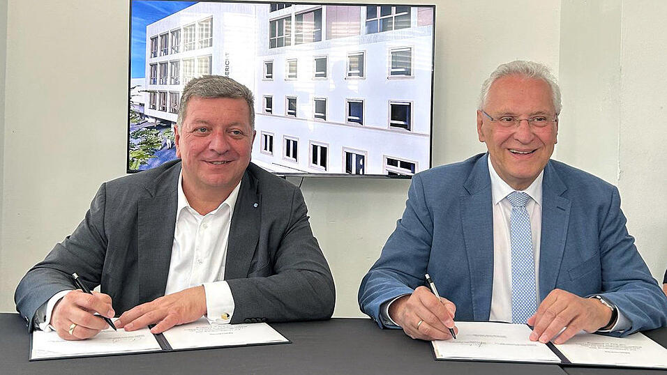 Staatsminister Christian Bernreiter (l) und Staatsminister Joachim Herrmann (beide CSU) waren in Plattling vor Ort. Staatsminister Christian Bernreiter (l) und Staatsminister Joachim Herrmann (beide CSU) waren in Plattling vor Ort.