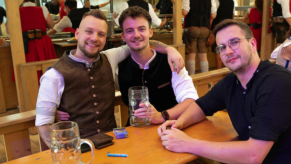 Die Partybilder vom Dienstag, 12. August, aus dem Festzelt Greindl. Die Partybilder vom Dienstag, 12. August, aus dem Festzelt Greindl.