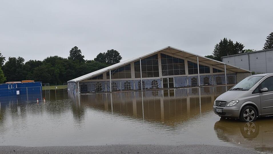 Die Zukunft des Festplatzes ist einer der Aspekte der Hochwasserschutz-Planung. Schon mehrfach stand dort auch das Volksfest unter Wasser. Die Zukunft des Festplatzes ist einer der Aspekte der Hochwasserschutz-Planung. Schon mehrfach stand dort auch das Volksfest unter Wasser.