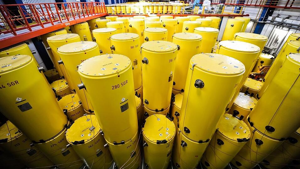 Im früheren Forschungszentrum Jülich lagern Castor-Behälter. Sie sollen von Jülich ins 170 Kilometer entfernte Ahaus transportiert werden. (Archivbild) Im früheren Forschungszentrum Jülich lagern Castor-Behälter. Sie sollen von Jülich ins 170 Kilometer entfernte Ahaus transportiert werden. (Archivbild)
