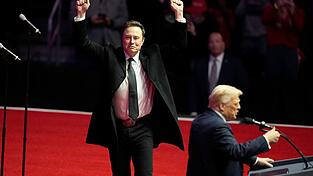 Donald Trump ist offen dafür, dass Tiktok an Elon Musk geht. Donald Trump ist offen dafür, dass Tiktok an Elon Musk geht.