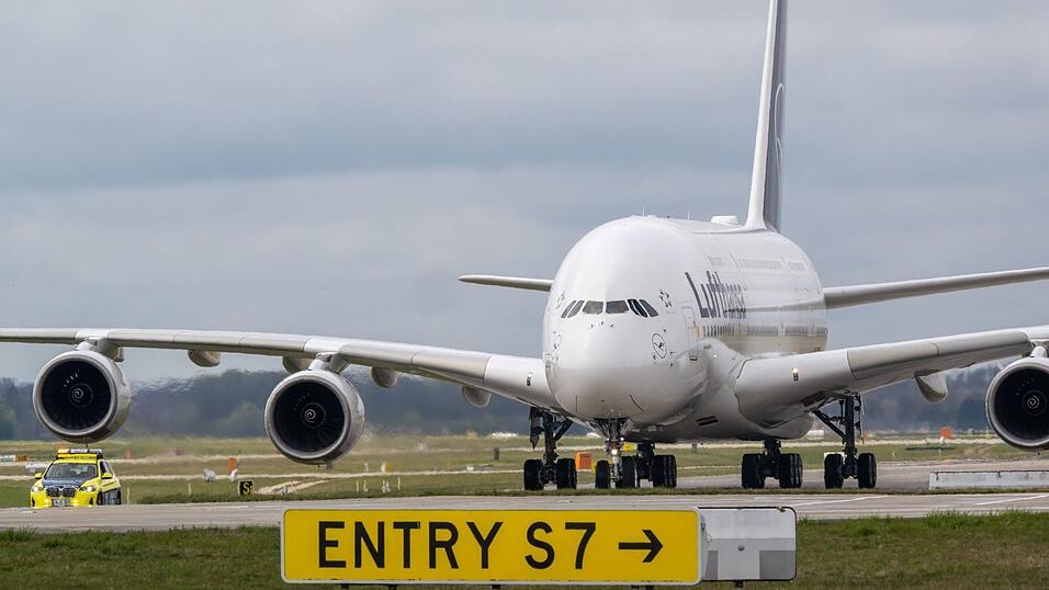 Eine fr&uuml;here Landung einer Lufthansa A380 in M&uuml;nchen. (Illustration)