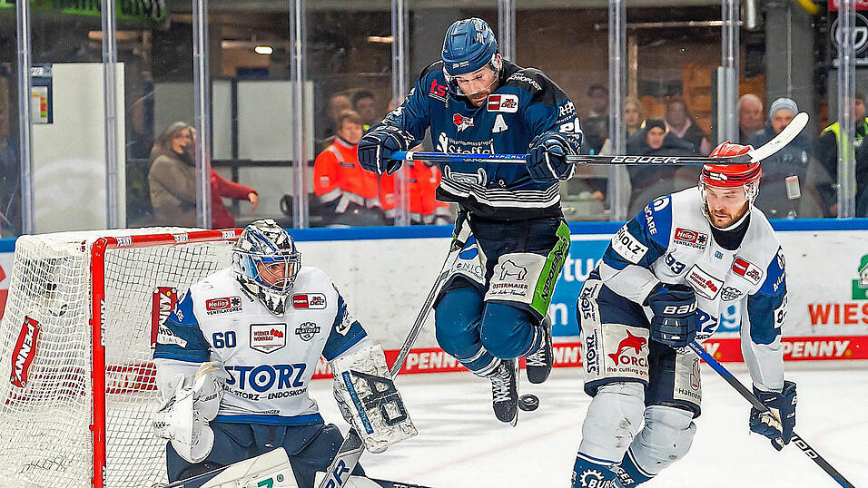 Das dritte Spiel im Viertelfinale zwischen den Straubing Tigers und den Schwenninger Wild Wings bot einiges an Spannung für die Fans am Pulverturm.