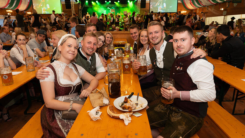 Die Partybilder vom Montag, 19. August, aus dem Festzelt Weckmann. Die Partybilder vom Montag, 19. August, aus dem Festzelt Weckmann.