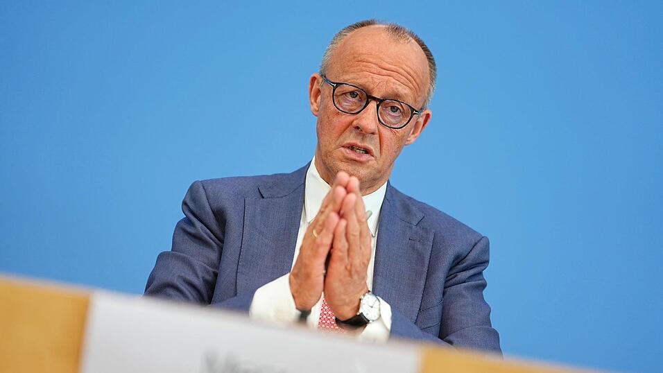Großteils hat Bundeskanzler Friedrich Merz bei der traditionellen Sommer-Pressekonferenz über Strategien und Steuersätze geredet, ohne erkennen zu lassen, dass er weiß, welche Folgen die Reformen ganz konkret für die Bürger haben. Großteils hat Bundeskanzler Friedrich Merz bei der traditionellen Sommer-Pressekonferenz über Strategien und Steuersätze geredet, ohne erkennen zu lassen, dass er weiß, welche Folgen die Reformen ganz konkret für die Bürger haben.