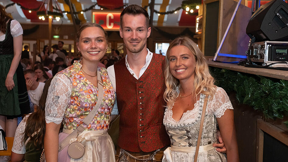 Die Partybilder vom Montag, 14. August 2023, aus dem Festzelt Krönner. Die Partybilder vom Montag, 14. August 2023, aus dem Festzelt Krönner.