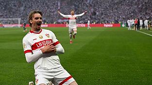Geht er oder bleibt er? Ein möglicher Wechsel von Nick Woltemade vom VfB Stuttgart zum FC Bayern bietet reichlich Gesprächsstoff.