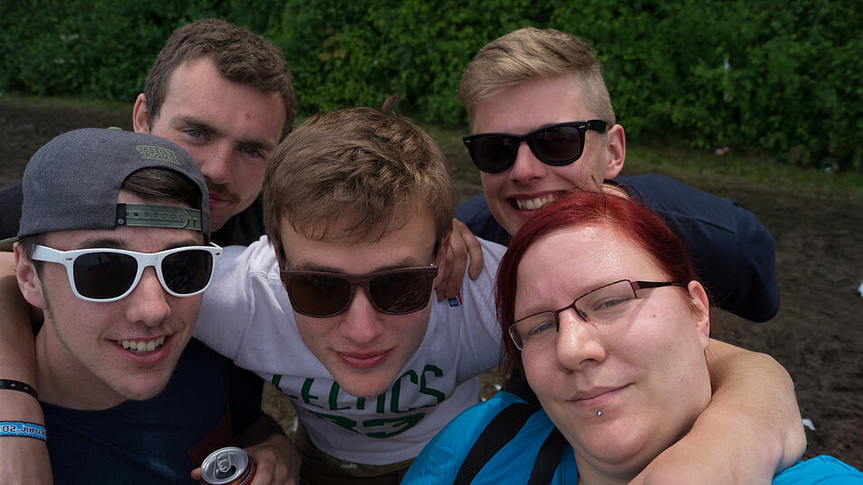 Auf dem Campingplatz lassen es die Pfingst-Open-Air-Besucher richtig krachen, aufgenommen von Regina H&ouml;lzel am Freitag.