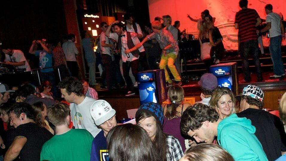 Rund 4000 Boarderfreunde feierten bei der Weltpremiere des neuesten Films von Isenseven, 'Let's go get lost' in M&uuml;nchen.