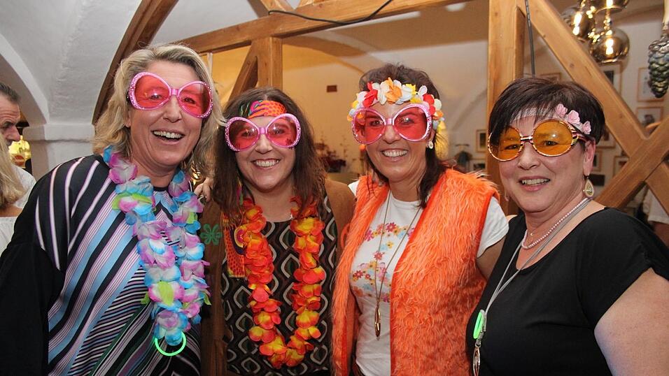 In der Landshuter Weinstube Isarklause fand am Samstag eine Schlagerparty statt. In der Landshuter Weinstube Isarklause fand am Samstag eine Schlagerparty statt.