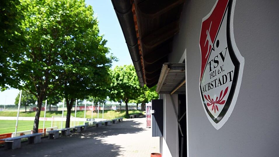 Unter anderem wegen Schwarzarbeit gab es empfindliche Strafen gegen die Verantwortlichen des TSV Aubstadt. (Archivbild) Unter anderem wegen Schwarzarbeit gab es empfindliche Strafen gegen die Verantwortlichen des TSV Aubstadt. (Archivbild)