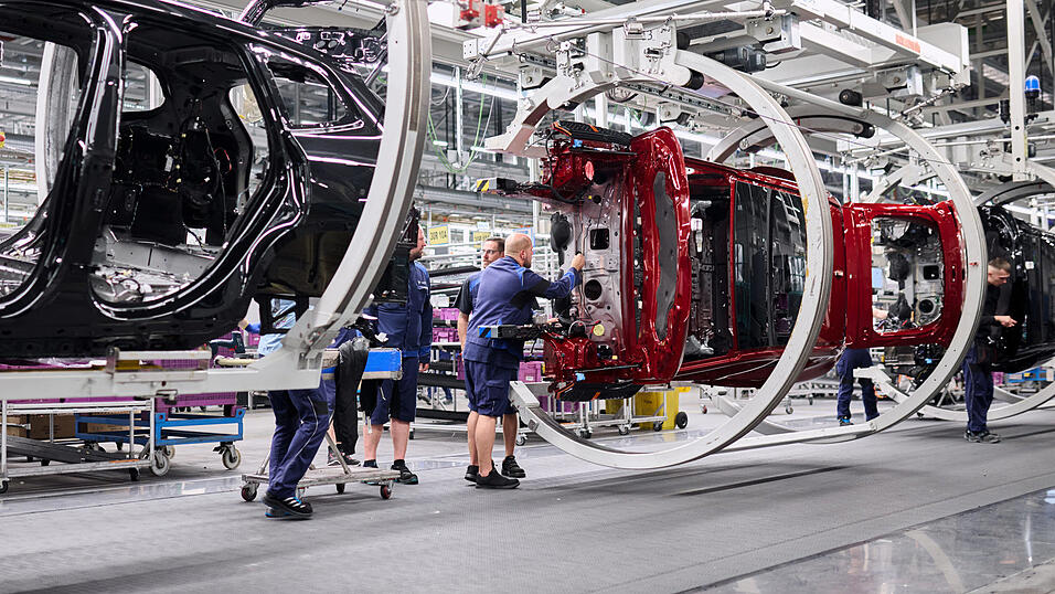 2025 hat der BMW-Standort Regensburg mit 356.901 Fahrzeugen einen Produktionsrekord aufgestellt. 2025 hat der BMW-Standort Regensburg mit 356.901 Fahrzeugen einen Produktionsrekord aufgestellt.