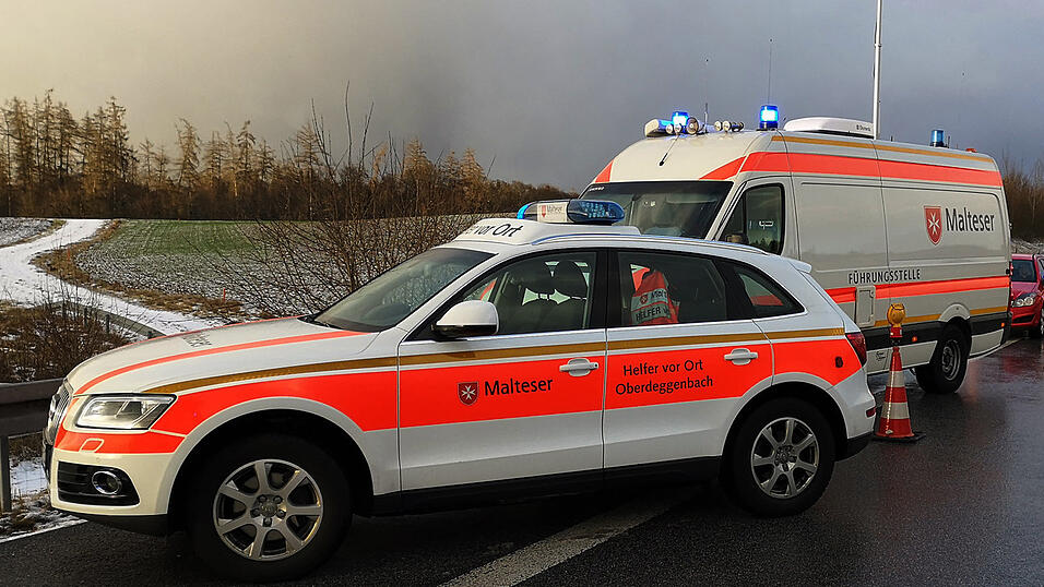 Die Malteser-Ortsgruppe Grafentraubach/Oberdeggenbach will sich mit einer Fahrzeughalle einen langersehnten Wunsch erfüllen. Die Marktgemeinde gibt dazu einen dicken Zuschuss.